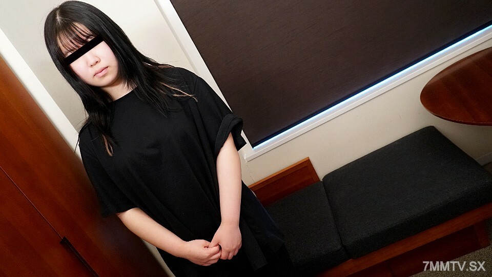 040123_01 我是个天真无邪的少女，却穿著深红色的内袍，正在刮胡子。
