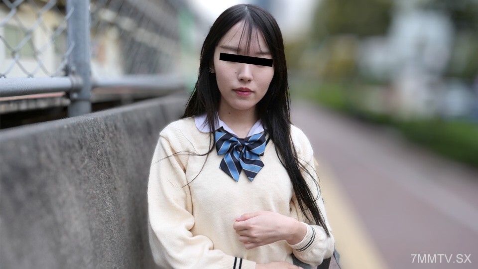 081425_01 火车上穿制服的少女山下萌花