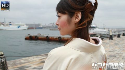 081811-439 类似于女演员田畑○ ko 的刨面包
