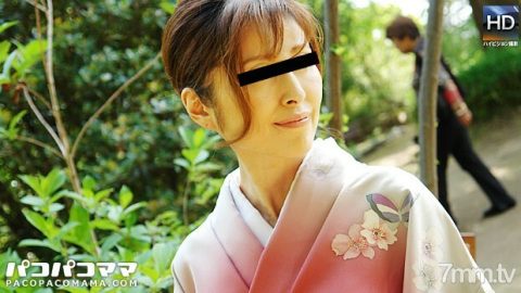 082812-726 穿和服的新媳妇是美胸美人